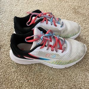 RUNNING SHOES